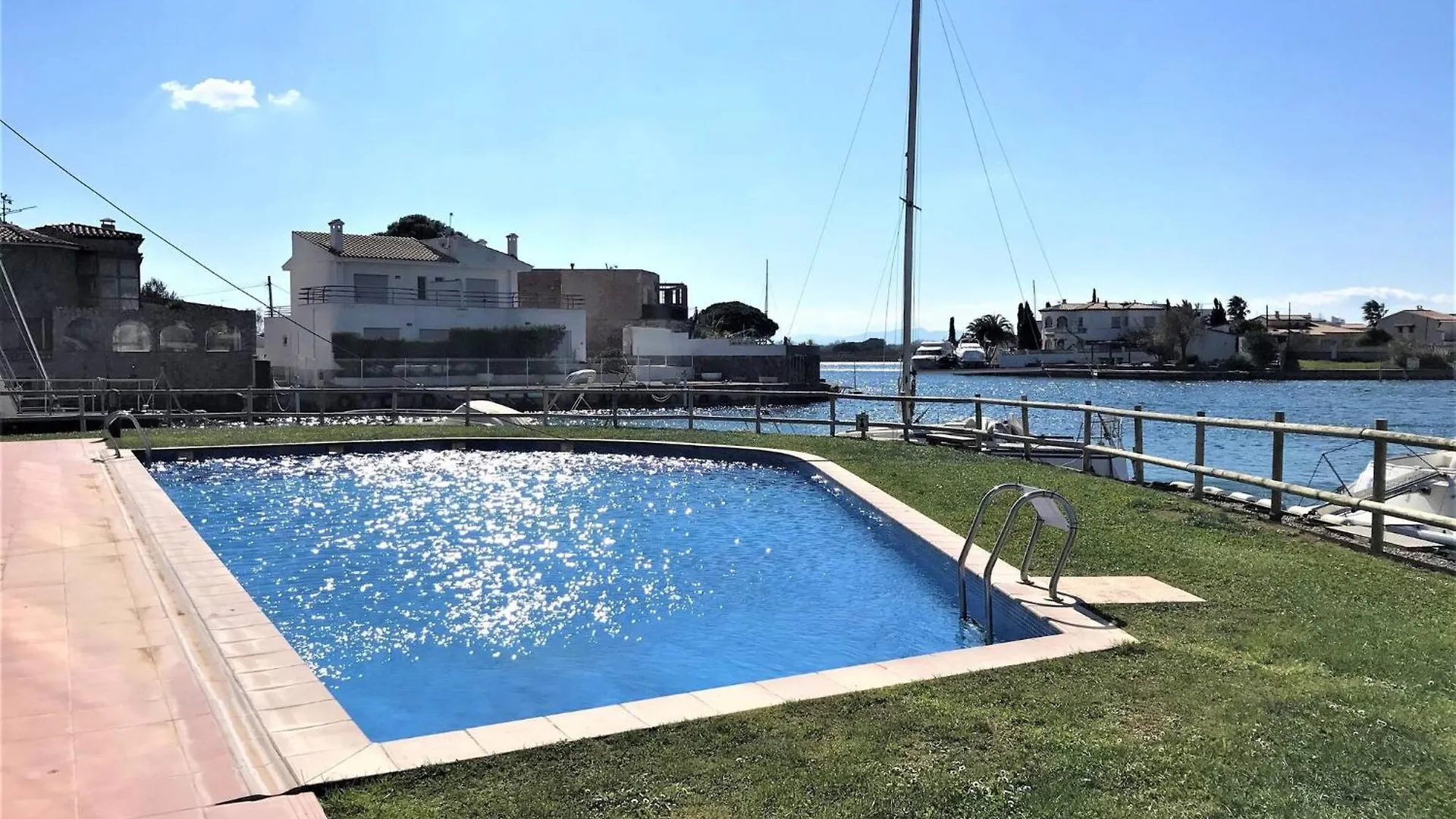 Apartamento En Roses Con Vistas Al Canal Y Piscina 0*,  Španělsko