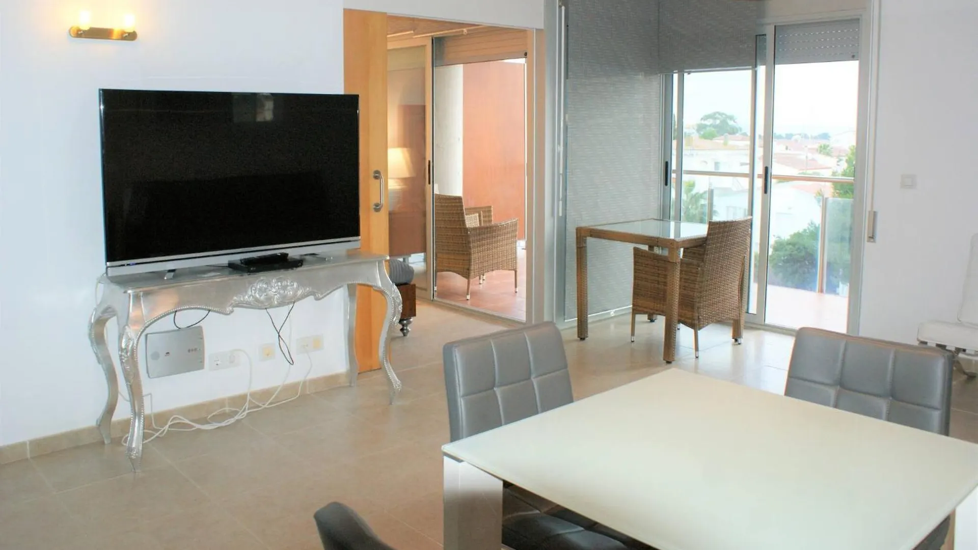 Apartmán Apartamento En Roses Con Vistas Al Canal Y Piscina Španělsko
