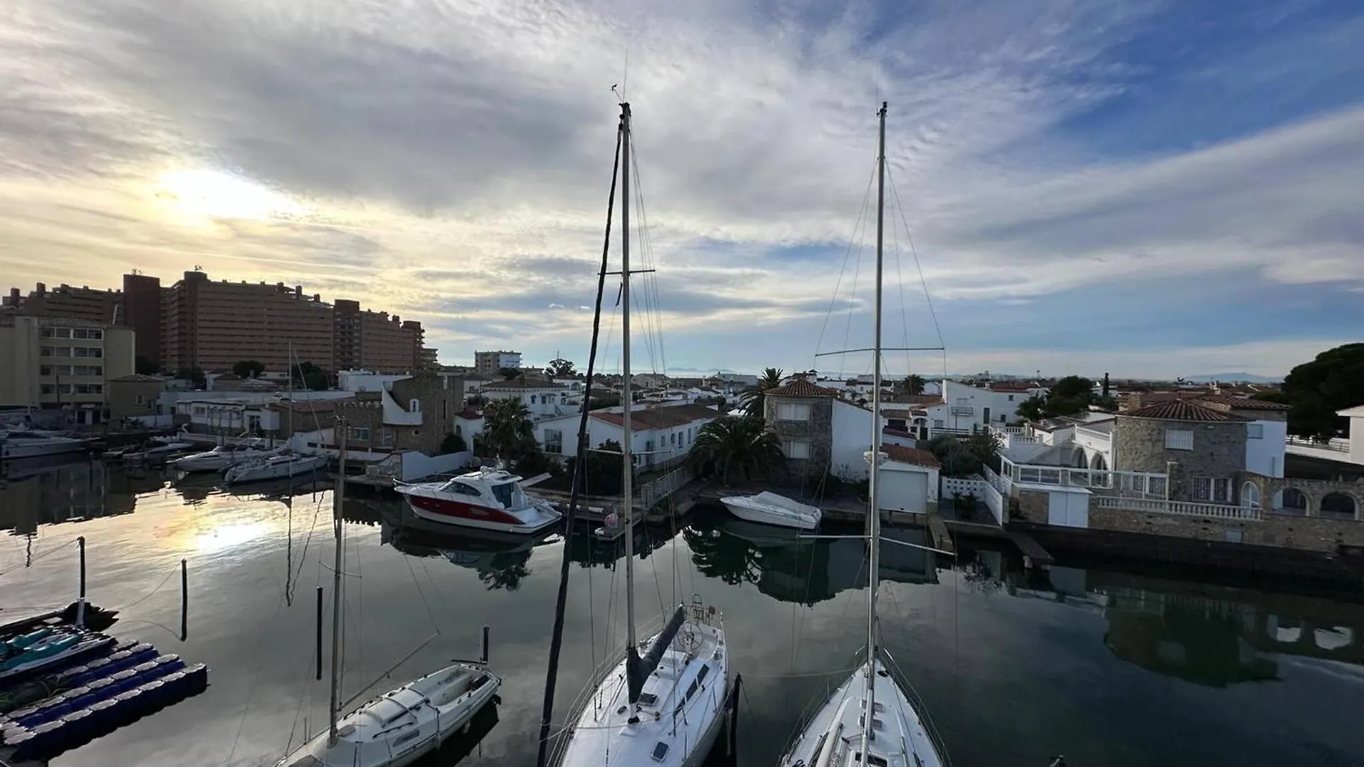 Apartamento En Roses Con Vistas Al Canal Y Piscina 0*,