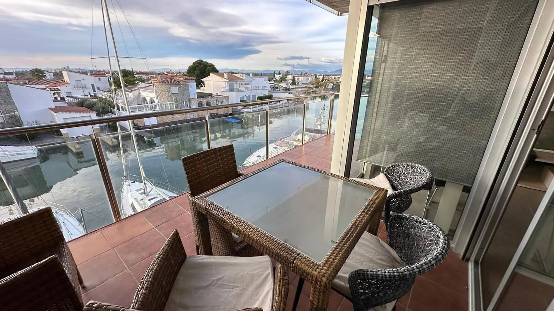 Apartamento En Roses Con Vistas Al Canal Y Piscina 0*,  Spain