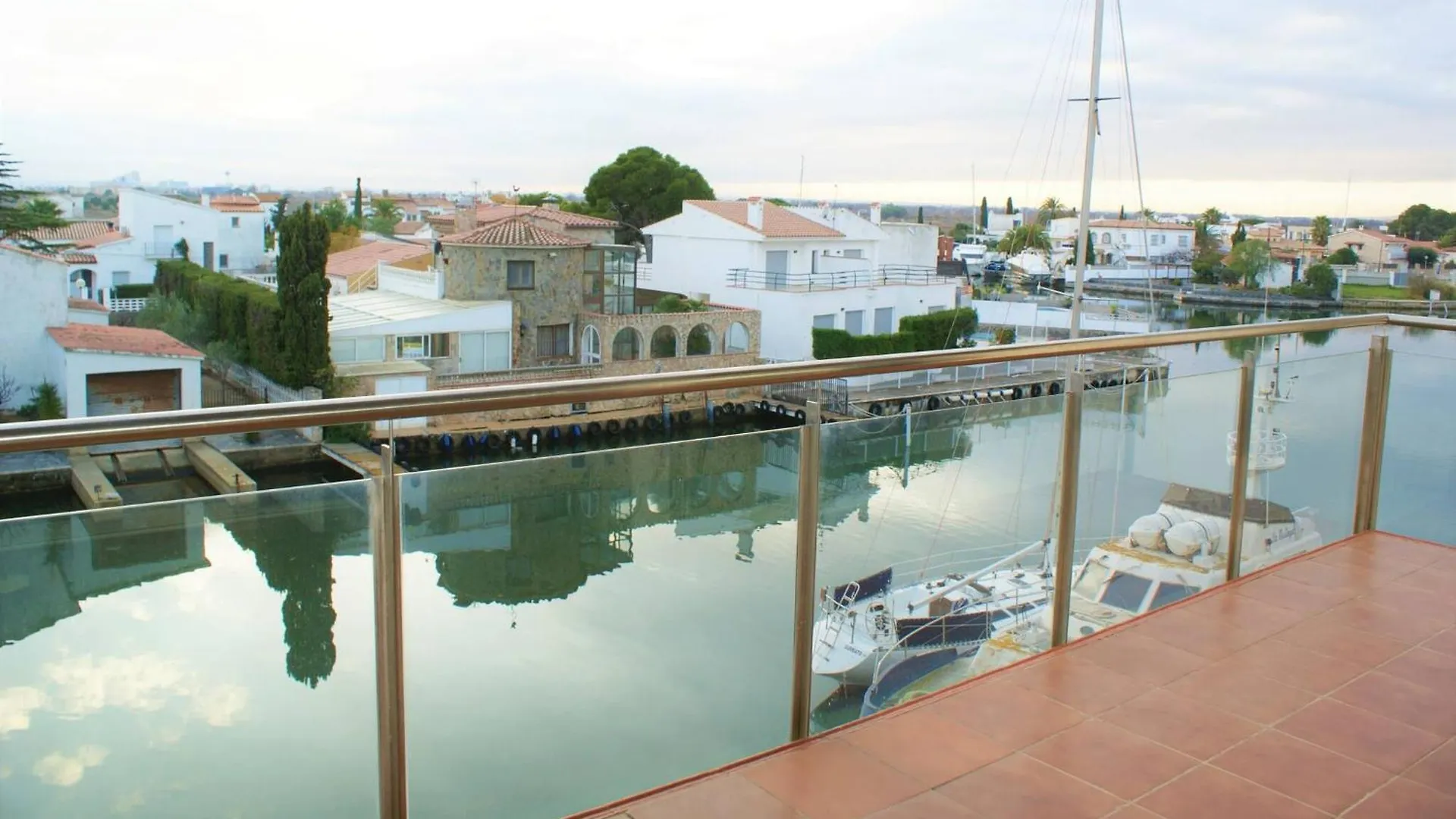 Apartamento En Roses Con Vistas Al Canal Y Piscina 0*,  Španělsko
