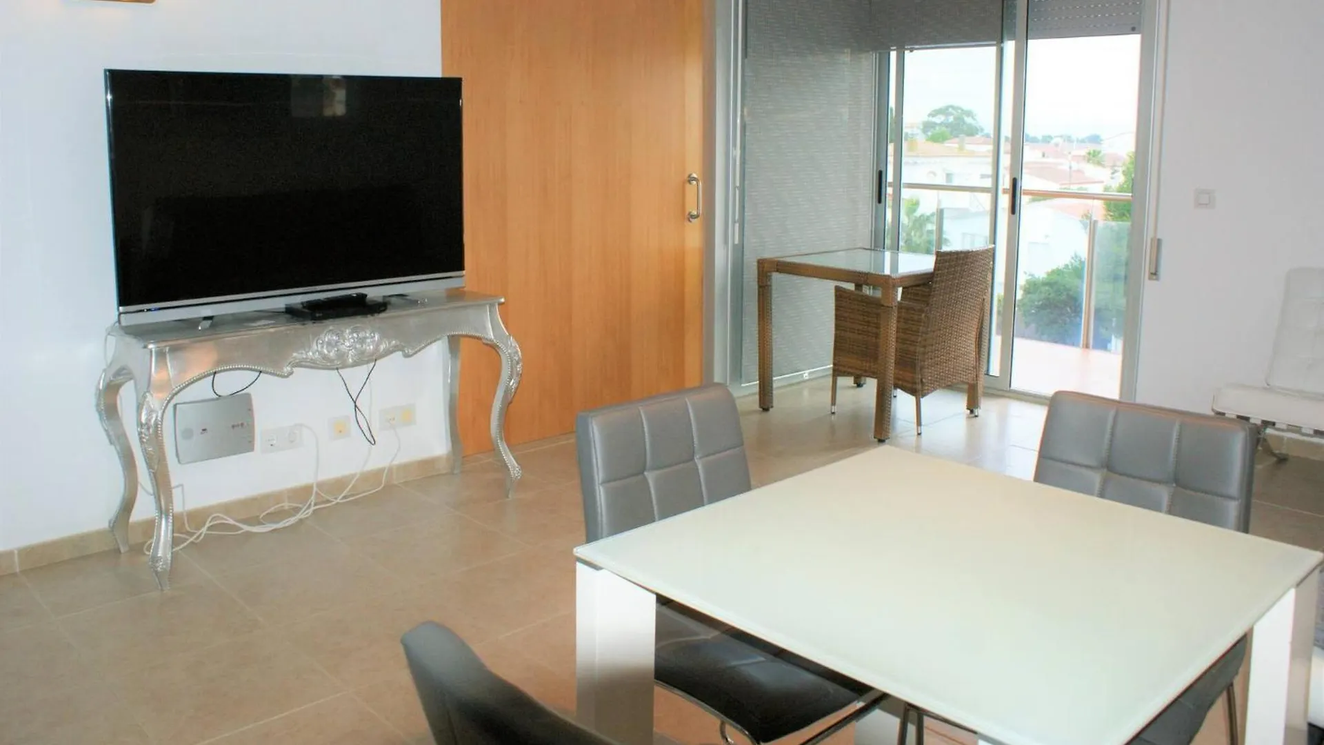 Apartamento En Roses Con Vistas Al Canal Y Piscina Apartmán